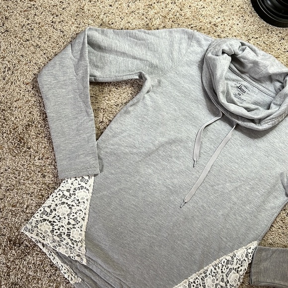 G.H. Bass Gray Lace Overlay Turtleneck Sweatshirt- XS - Picture 2 of 5